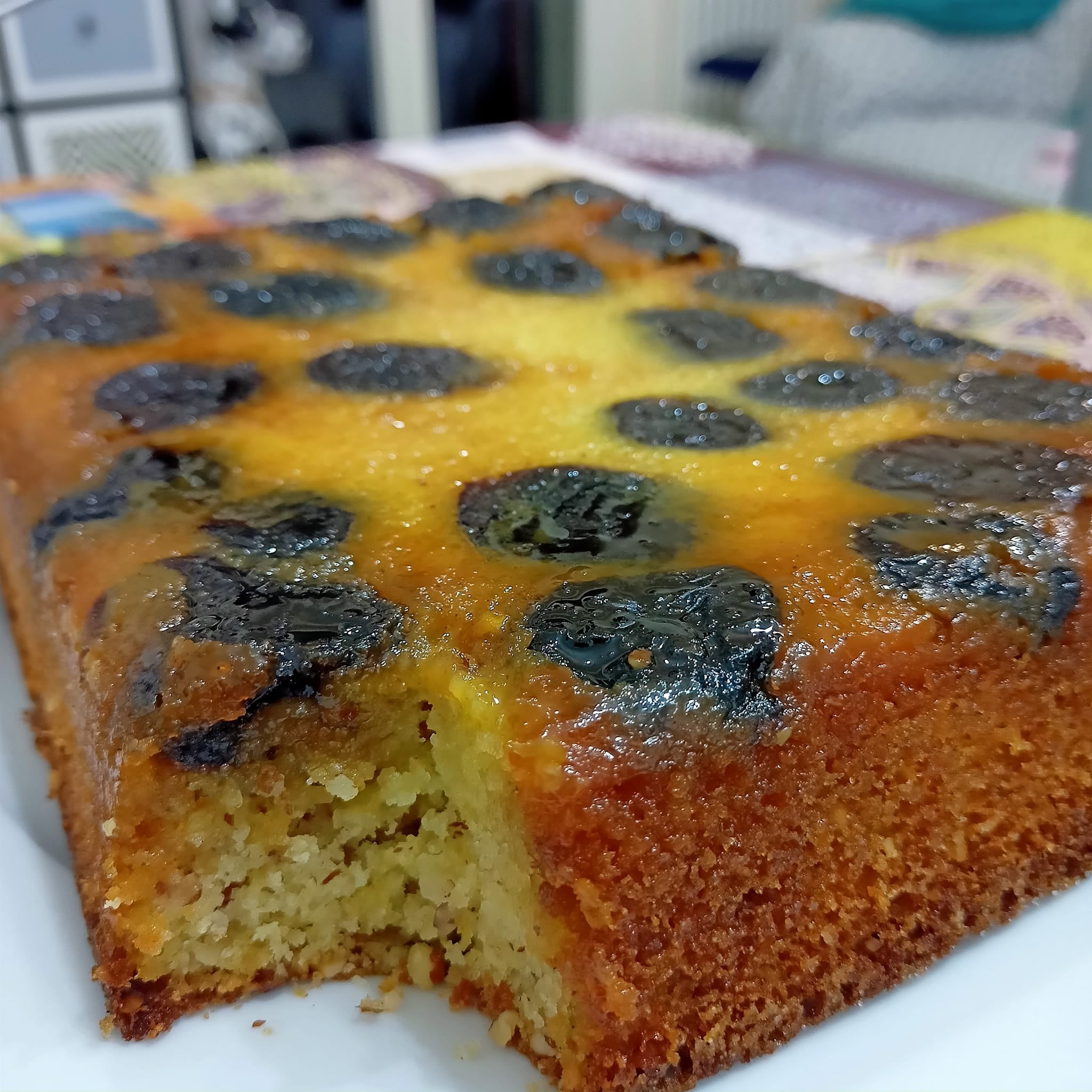 Gâteau de semoule aux amandes et aux prunes