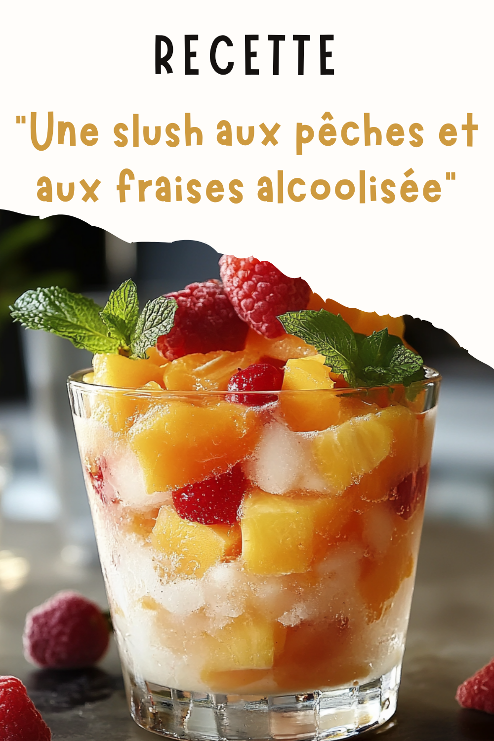 Une slush aux pêches et aux fraises alcoolisée