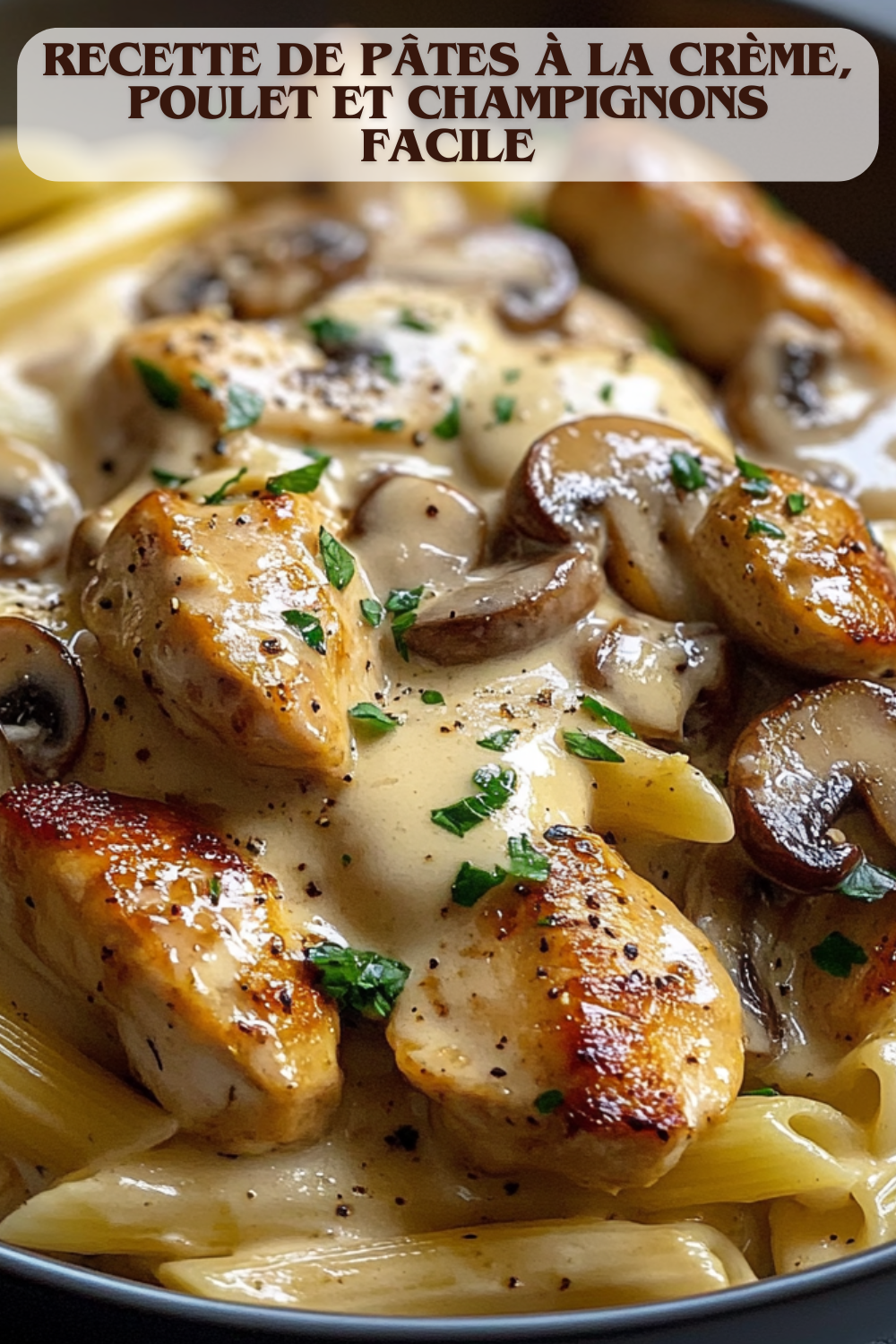 Recette de Pâtes à la crème, poulet et champignons Facile